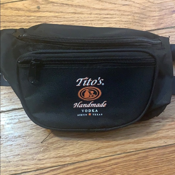 Handbags - NWOT Titos Fanny pack
